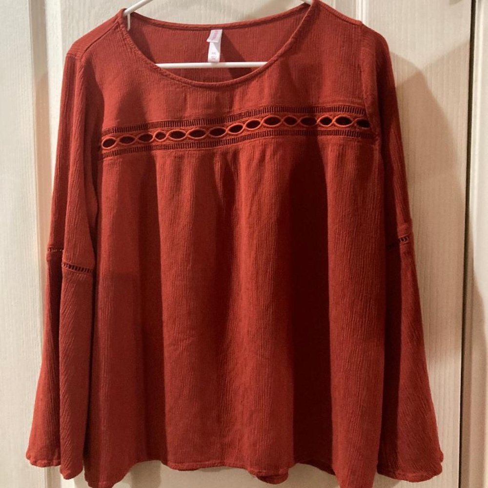 Xhiliration Brick Red Blouse EUC